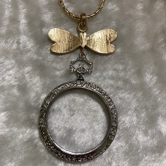 ☘️WHBM Magnifying Glass Butterfly Pendant Necklace - Picture 5 of 5